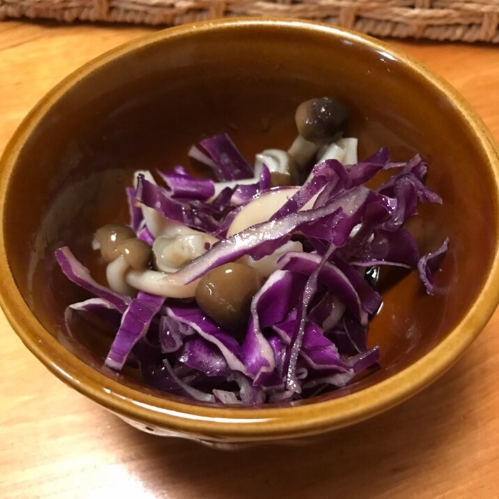 紫キャベツとしめじのゴマ油ポン酢サラダ